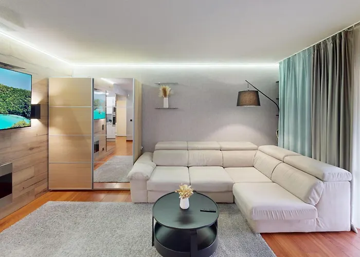 Cozy Apt With Balcony - 5 Min To The Beach