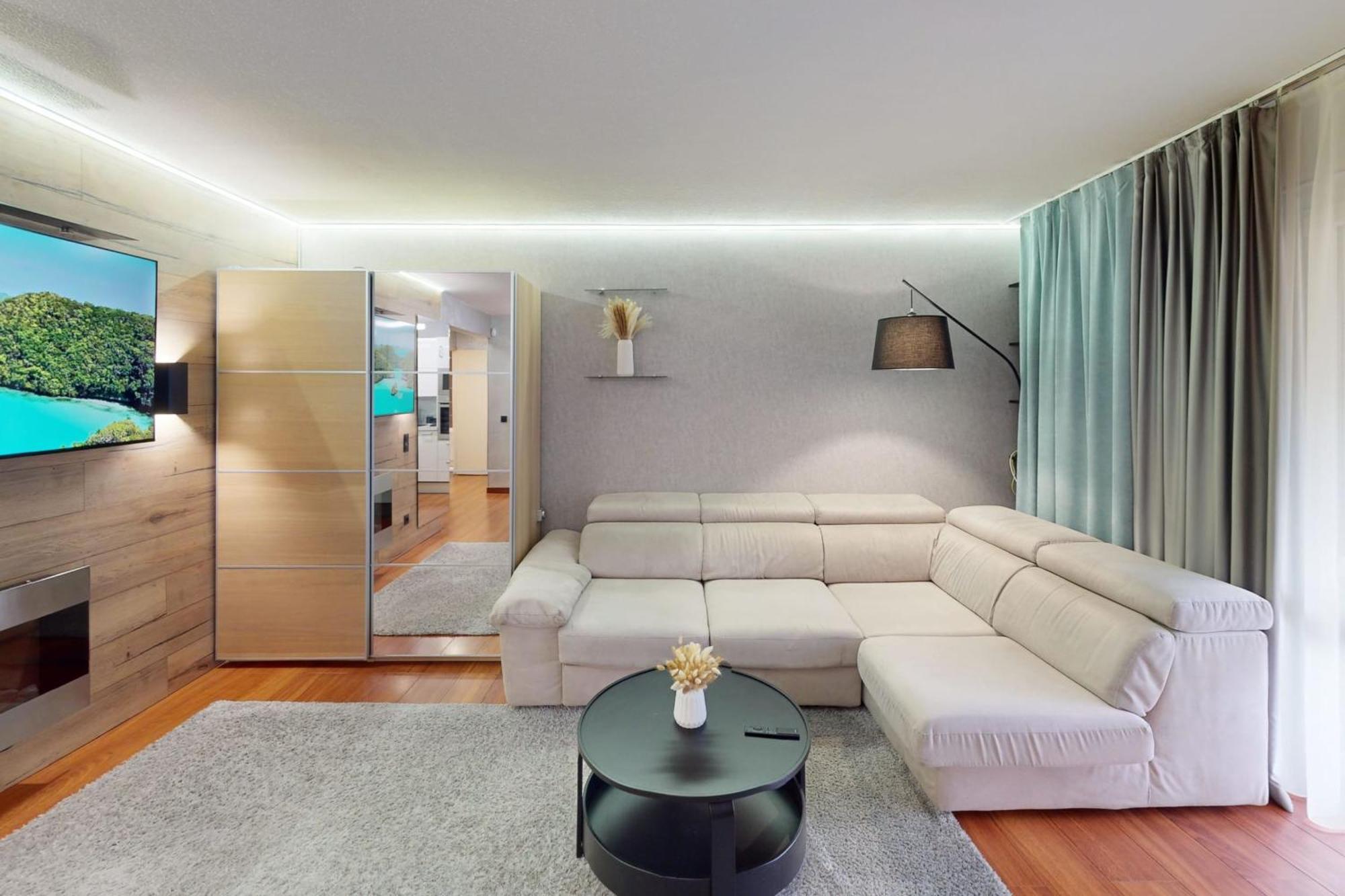 Cozy With Balcony - 5 Min To The Apartment