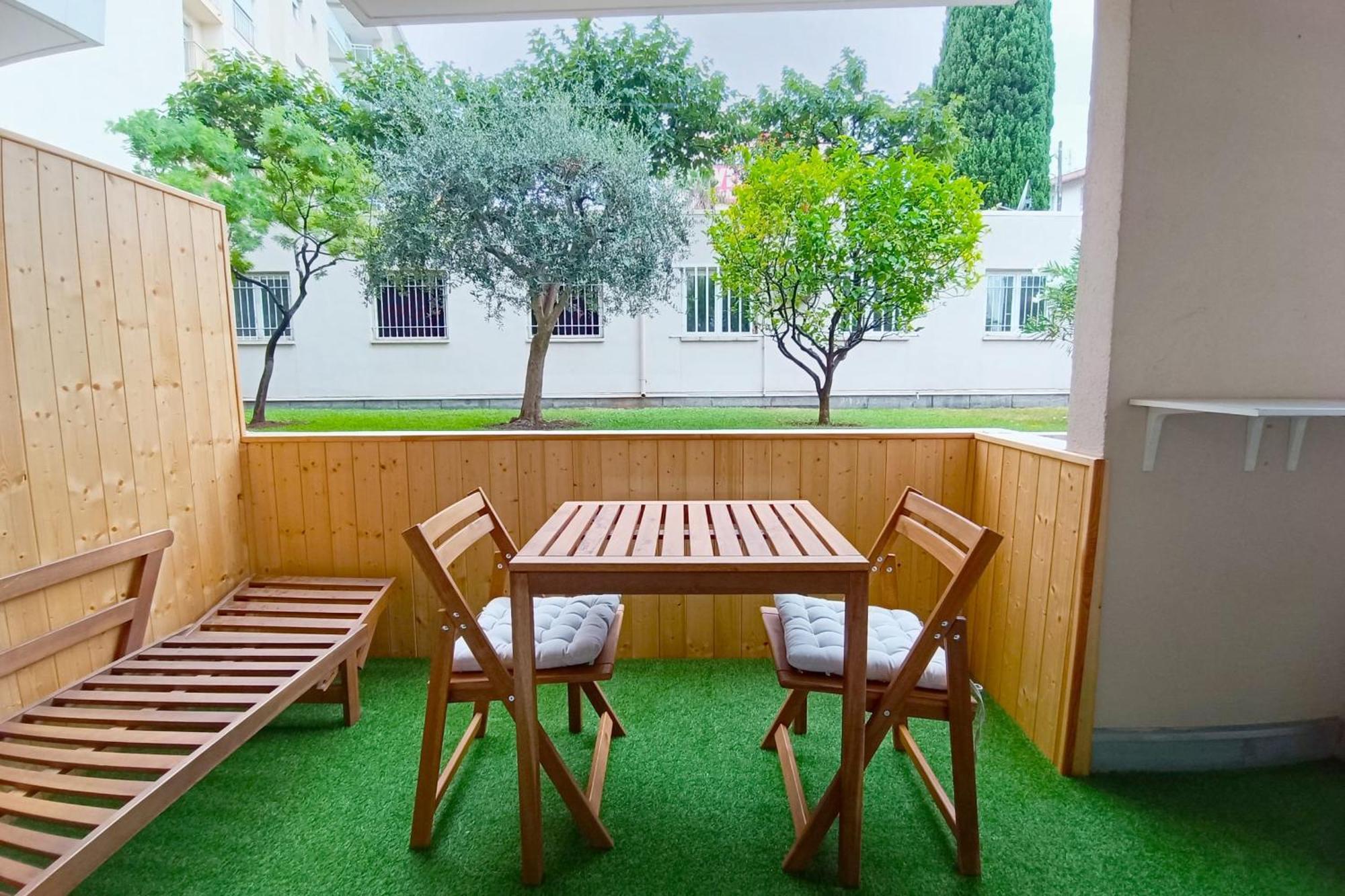 Appartamento Cozy With Balcony - 5 Min To The
